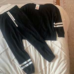 pretty garden women's size small black in white pajamas set